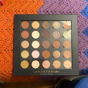 ABH 25 Pan Eyeshadow Pallet.